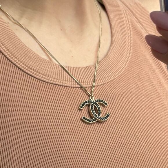 Chanel gold and black pearl CC pendant necklace, Authentic - Picture 3 of 7